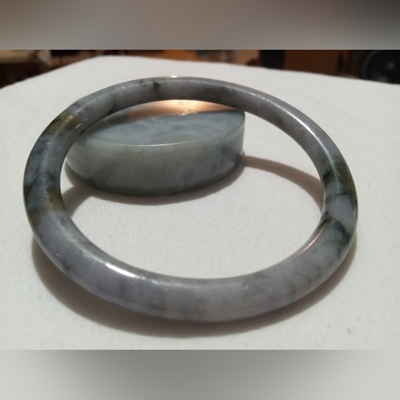 Jadeite bangle - Picture 2 of 4
